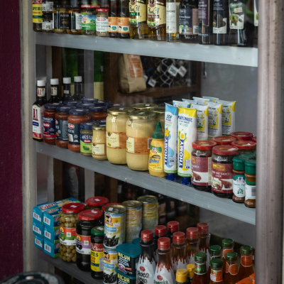 Gefülltes Vorratsregal